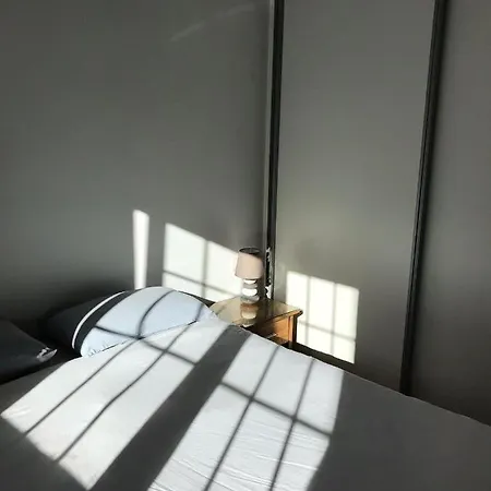 Appartement Grosse Terrasse. Modern. Office. Solarium